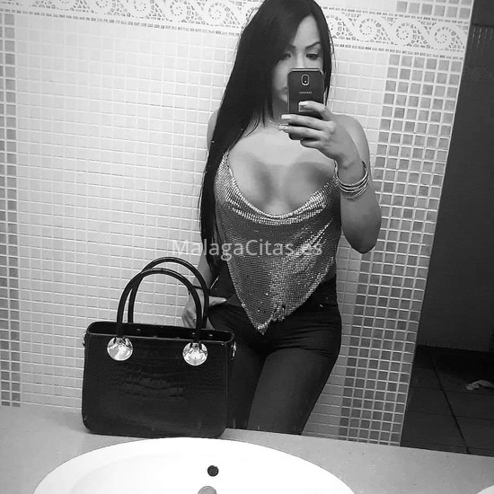 Paloma, atractiva y simpática trans. 643232703. Citas en MÁLAGA, MÁLAGA. www.malagacitas.es.