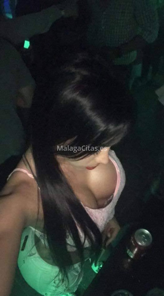 Paloma, atractiva y simpática trans. 643232703. Citas en MÁLAGA, MÁLAGA. www.malagacitas.es.