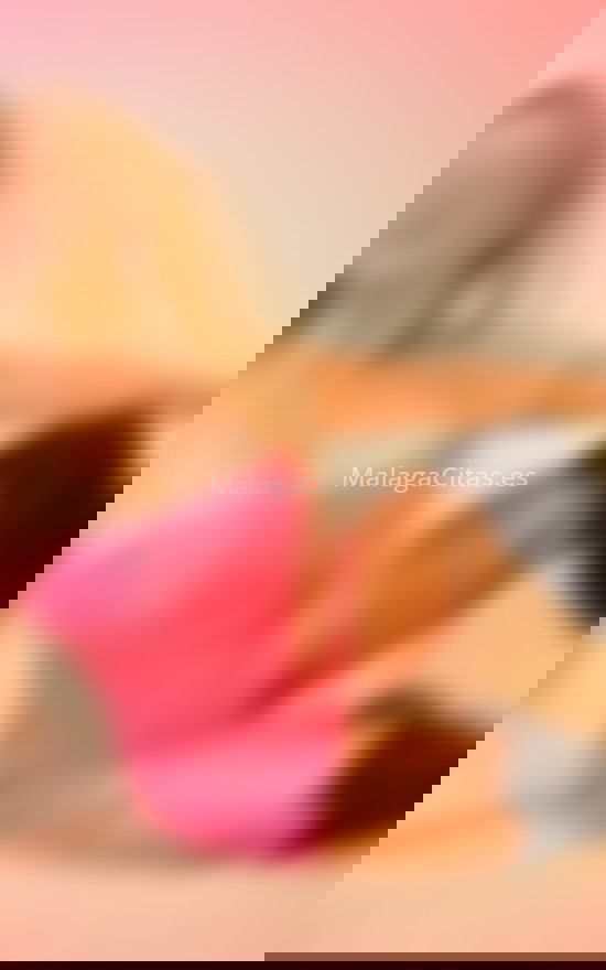 Sonya, mujer rusa divertida. 641546606. Citas en MÁLAGA, MÁLAGA. www.malagacitas.es.