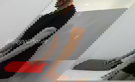 Carlos, masajista profesional . 633231021. Citas en MÁLAGA, MÁLAGA. www.malagacitas.es.