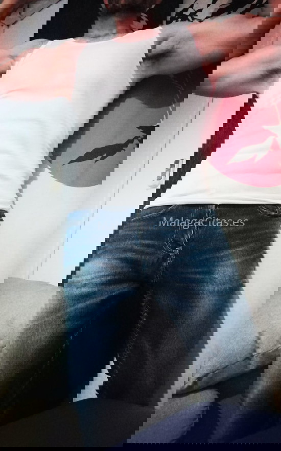 Carlos, masajista profesional . 633231021. Citas en MÁLAGA, MÁLAGA. www.malagacitas.es.