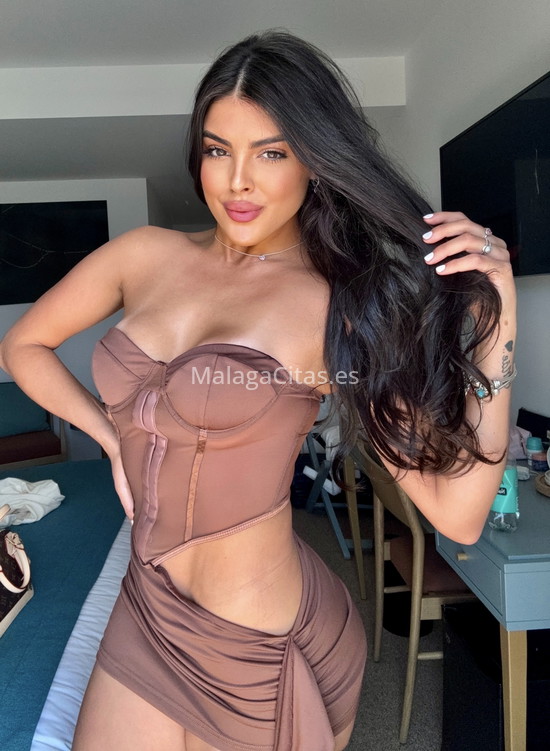 Gara, brasileña de 25 años. 691139030. Citas en MÁLAGA, MÁLAGA. www.malagacitas.es.