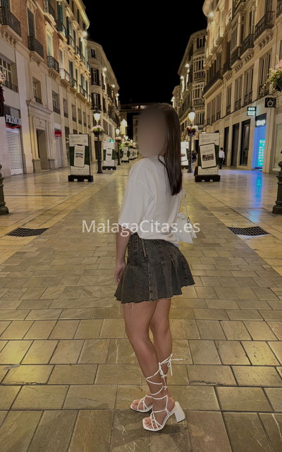 Ana, jovencita colombiana . 614585417. Citas en MÁLAGA, MÁLAGA. www.malagacitas.es.
