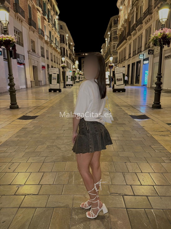 Ana, jovencita colombiana . 614585417. Citas en MÁLAGA, MÁLAGA. www.malagacitas.es.