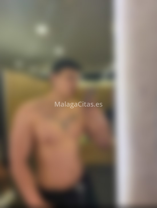 Daniel, colombiano  de 23 años. 688753947. Citas en MÁLAGA, MÁLAGA. www.malagacitas.es.