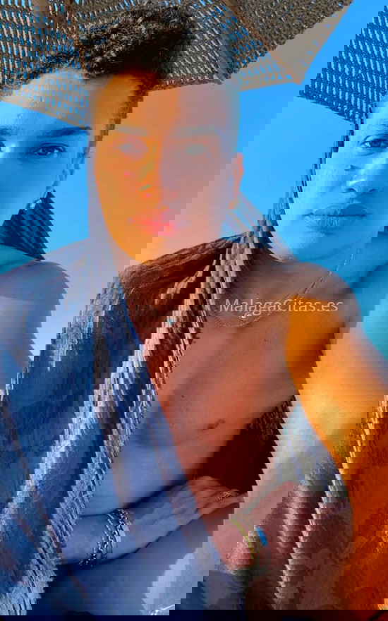 Dani, latino. 641802735. Citas en MÁLAGA, MÁLAGA. www.malagacitas.es.