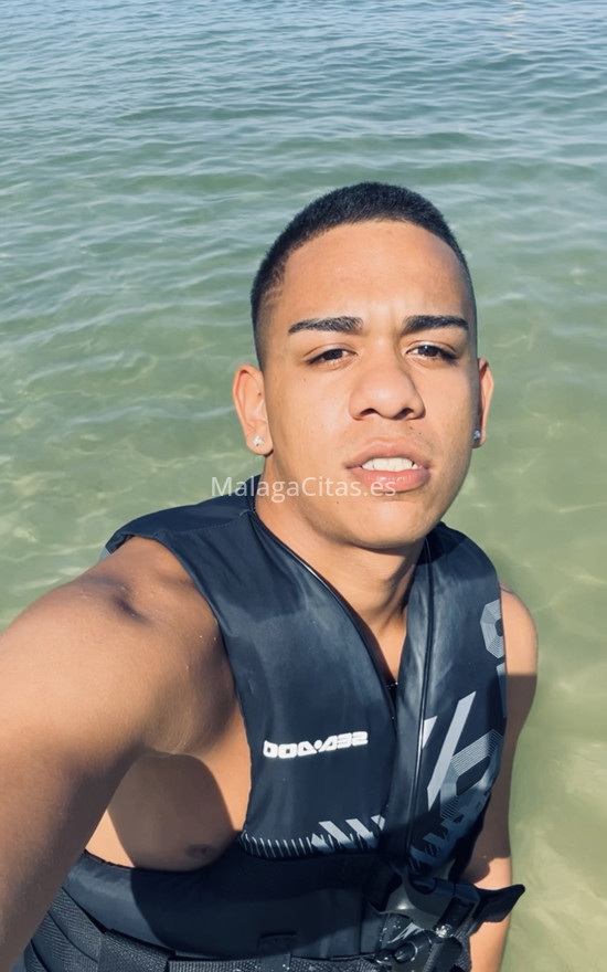 Manuel, joven latino en la ciudad. 685490002. Citas en MÁLAGA, MÁLAGA. www.malagacitas.es.