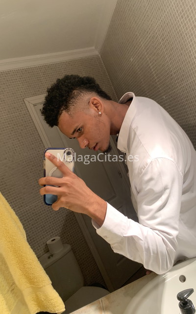 David, caribeño de piel morena . 626021185. Citas en MÁLAGA, MÁLAGA. www.malagacitas.es.