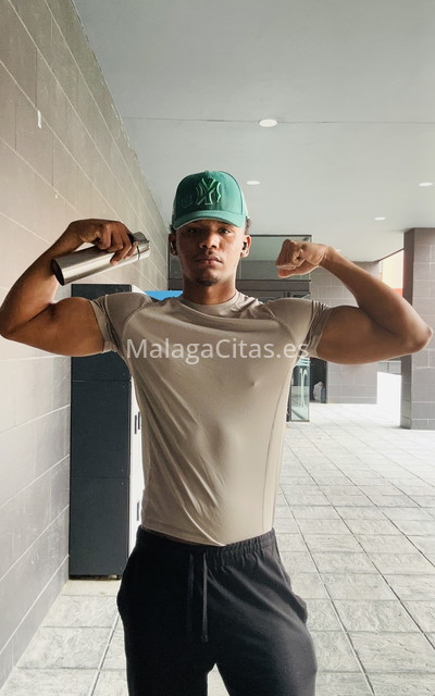 David, caribeño de piel morena . 626021185. Citas en MÁLAGA, MÁLAGA. www.malagacitas.es.