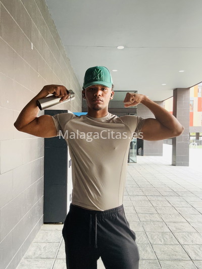 David, caribeño de piel morena . 626021185. Citas en MÁLAGA, MÁLAGA. www.malagacitas.es.