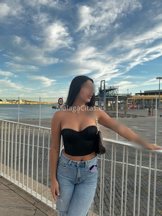 Daniela, morena con curvas . 643482696. Citas en MÁLAGA, MÁLAGA. www.malagacitas.es.