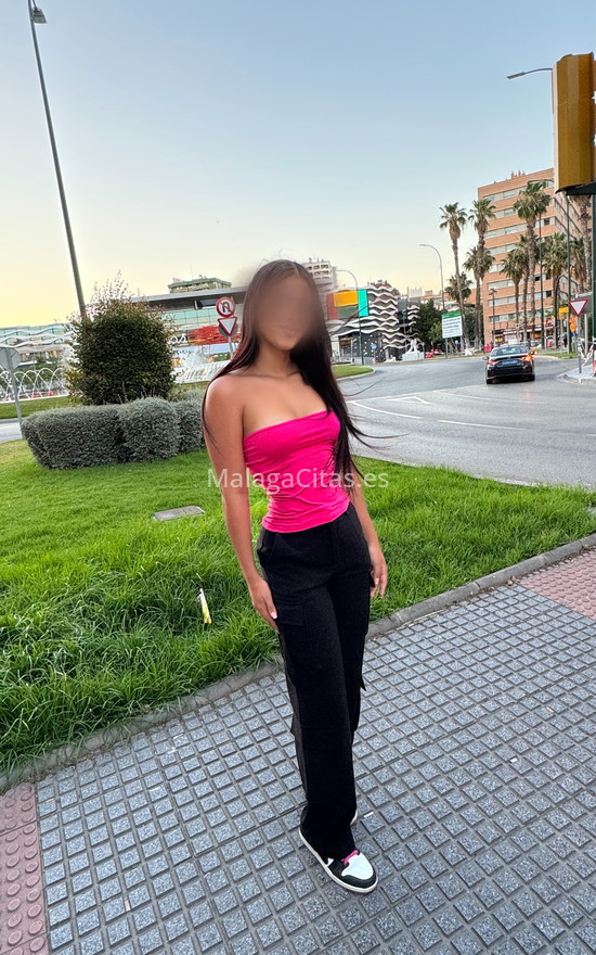Daniela, morena con curvas . 643482696. Citas en MÁLAGA, MÁLAGA. www.malagacitas.es.
