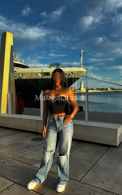 Daniela, morena con curvas . 614557170. Citas en MÁLAGA, MÁLAGA. www.malagacitas.es.