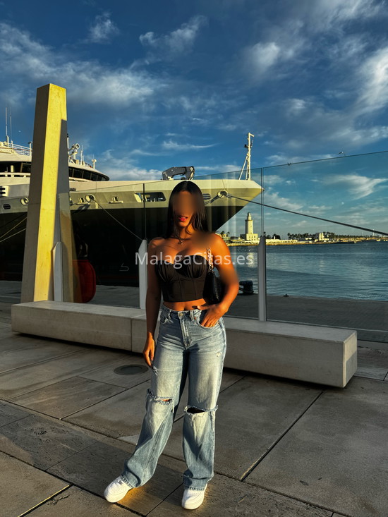Daniela, morena con curvas . 643482696. Citas en MÁLAGA, MÁLAGA. www.malagacitas.es.