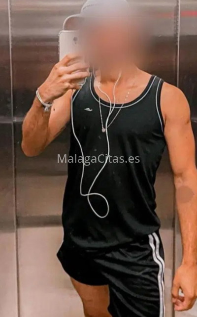 Adrián, colombiano 30 años. 690022089. Citas en MÁLAGA, MÁLAGA. www.malagacitas.es.