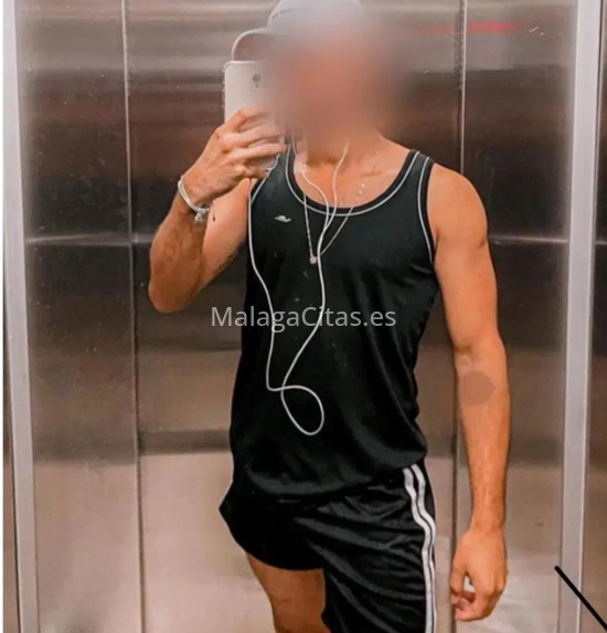 Adrián, colombiano 30 años. 690022089. Citas en MÁLAGA, MÁLAGA. www.malagacitas.es.