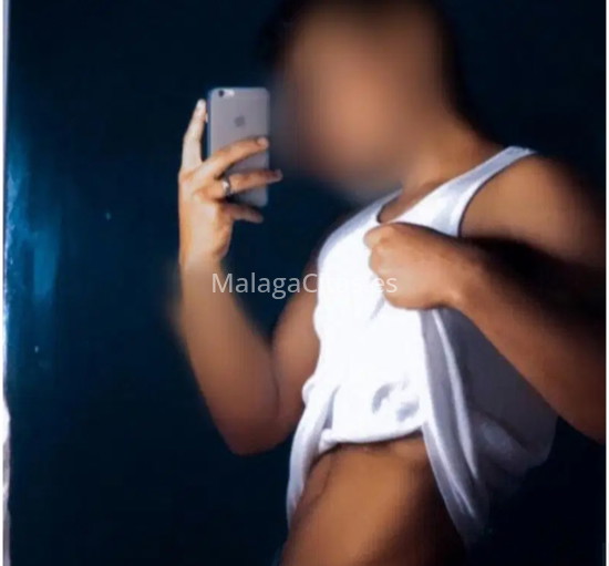 Adrián, colombiano 30 años. 690022089. Citas en MÁLAGA, MÁLAGA. www.malagacitas.es.