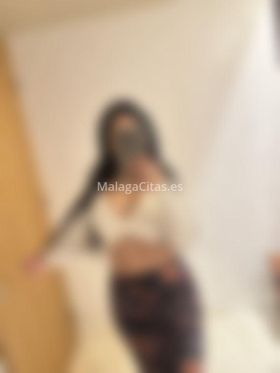 Sofía, guapa, divertida y encantadora. 685047383. Citas en MÁLAGA, MÁLAGA. www.malagacitas.es.