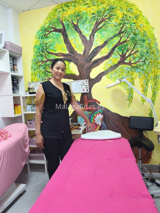 Rosi, latina con experiencia en masajes . 744681200. Citas en MÁLAGA, MÁLAGA. www.malagacitas.es.