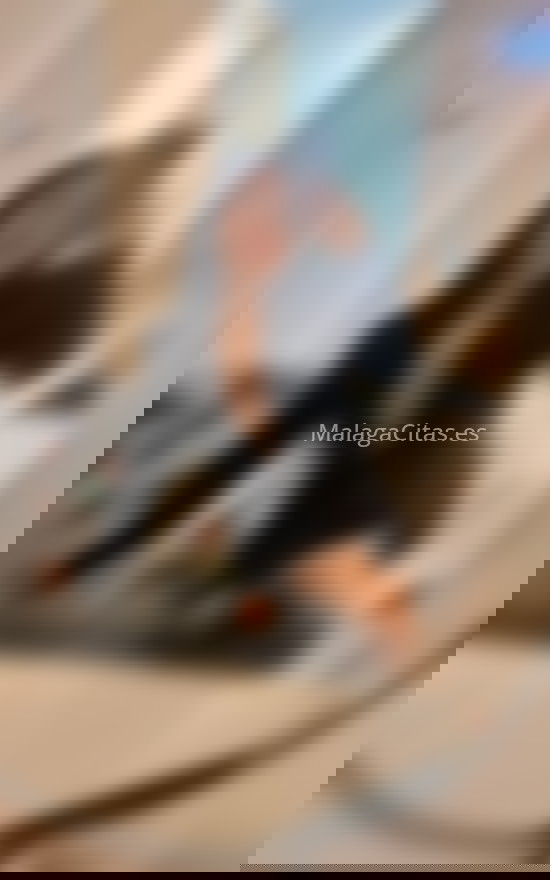 Sofía, jovencita latina educada . 614572790. Citas en MÁLAGA, MÁLAGA. www.malagacitas.es.