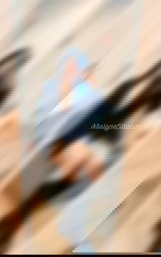 Sofía, jovencita latina educada . 614572790. Citas en MÁLAGA, MÁLAGA. www.malagacitas.es.