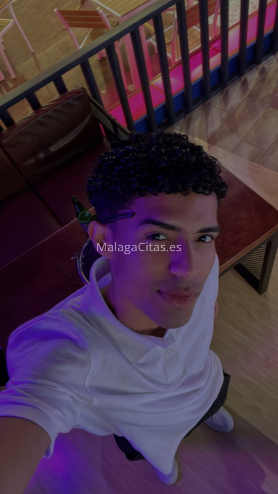 Darius, joven colombiano . 643788727. Citas en MÁLAGA, MÁLAGA. www.malagacitas.es.