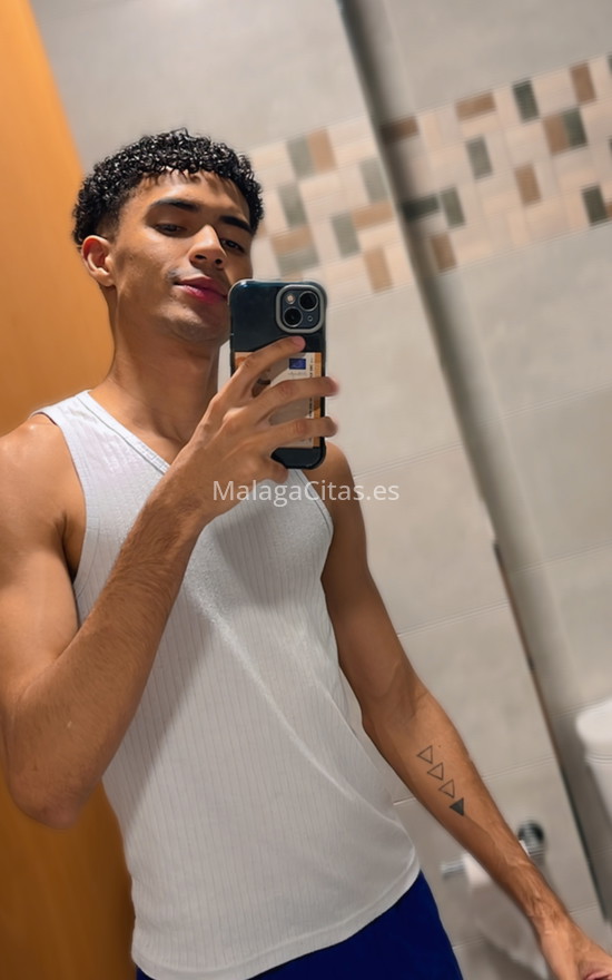 Darius, joven colombiano . 643788727. Citas en MÁLAGA, MÁLAGA. www.malagacitas.es.