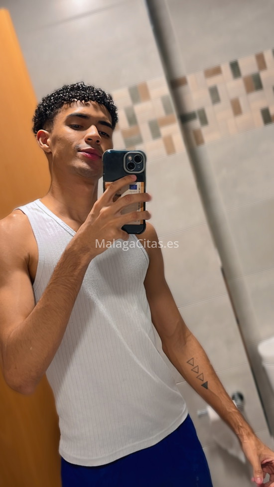 Darius, joven colombiano . 643788727. Citas en MÁLAGA, MÁLAGA. www.malagacitas.es.
