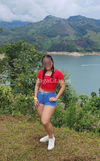 Violeta, joven latina divertida. 624225023. Citas en MÁLAGA, MÁLAGA. www.malagacitas.es.