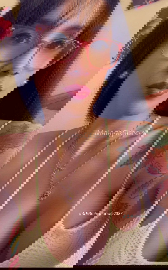 Alexa, linda y femenina trans caribeña . 695469037. Citas en MÁLAGA, MÁLAGA. www.malagacitas.es.