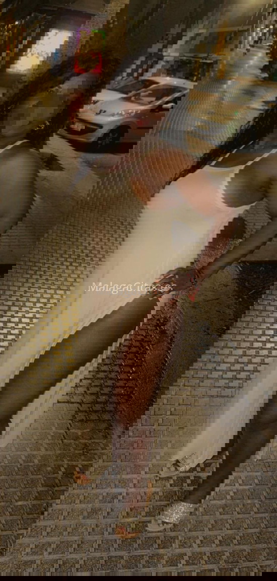 Laura. Linda morena colombiana. 600635586. Citas en MÁLAGA, MÁLAGA. www.malagacitas.es.