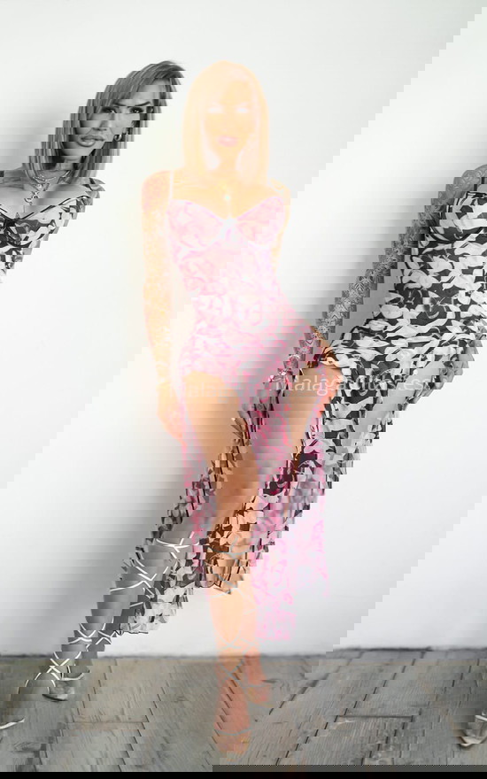 Daniela, hermosa trans con porte modelo. 697217910. Citas en MÁLAGA, MÁLAGA. www.malagacitas.es.