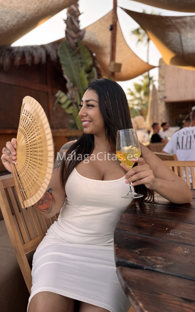 Ángeles, morena latina recién llegada. 607590155. Citas en MÁLAGA, MÁLAGA. www.malagacitas.es.